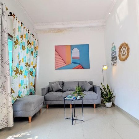 Homey Guesthouse Kertajaya Surabaya Exteriör bild