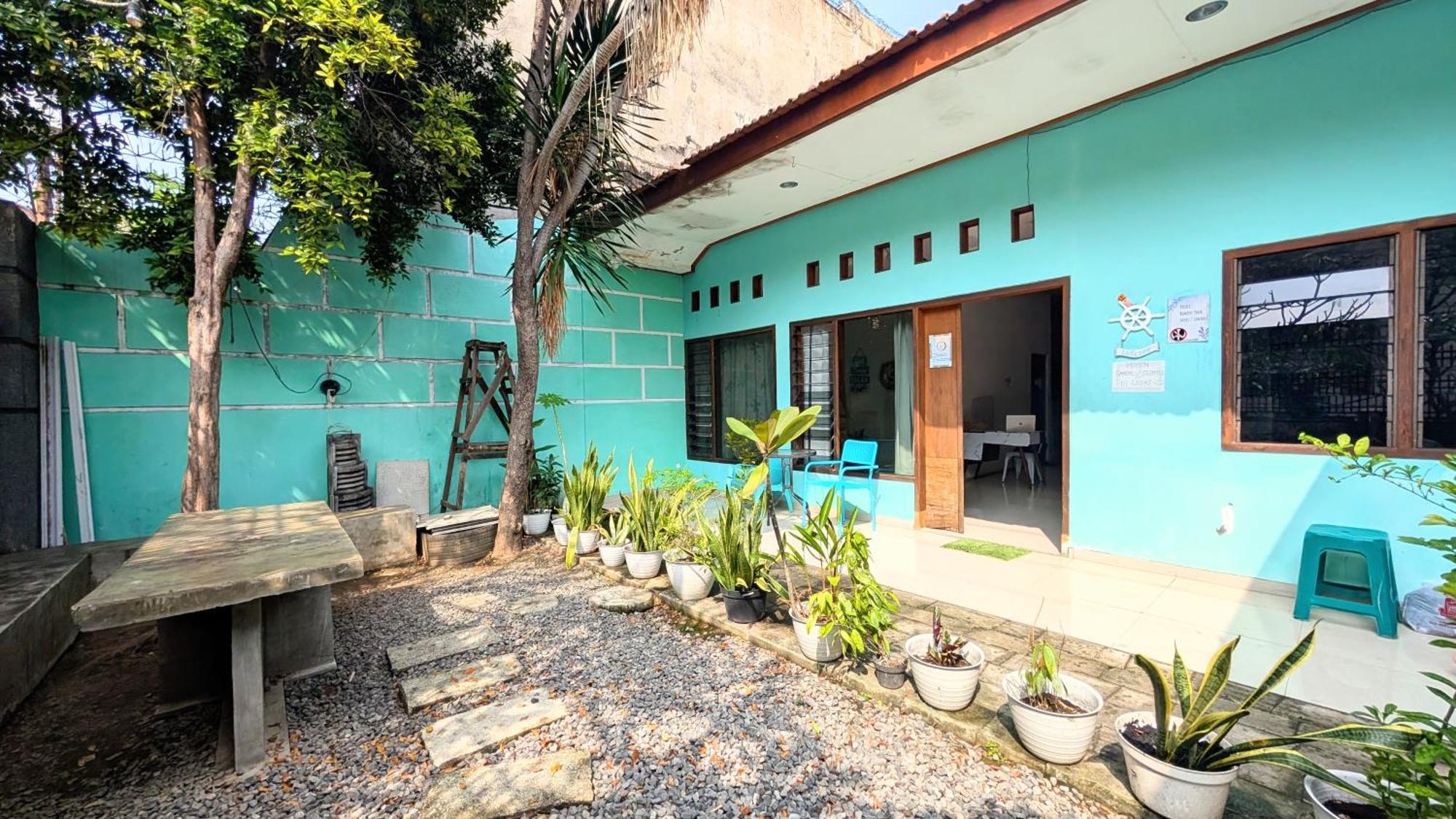 Homey Guesthouse Kertajaya Surabaya Exteriör bild